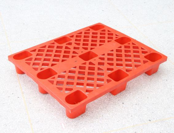 plastic pallet with 9 legs